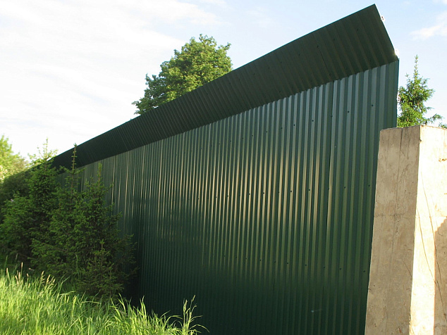 Забор из профнастила двухсторонний зеленый сплошной